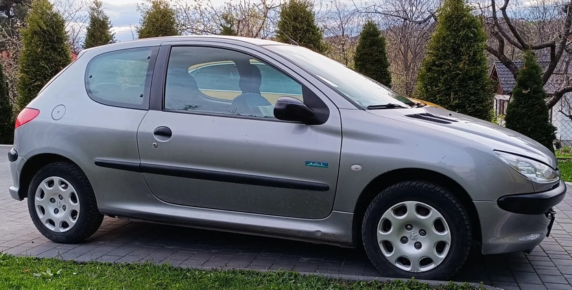 Peugeot 206 cena 7600 przebieg: 71000, rok produkcji 2004 z Limanowa małe 46